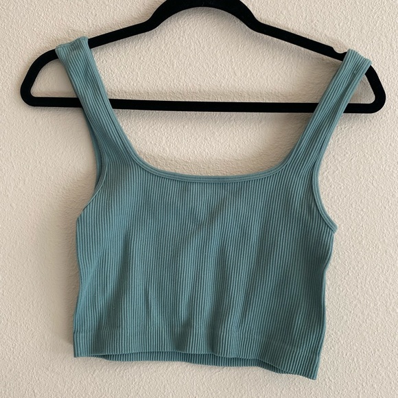 Crop top tank crop bundle New with tag, or in excellent condition - Picture 7 of 7